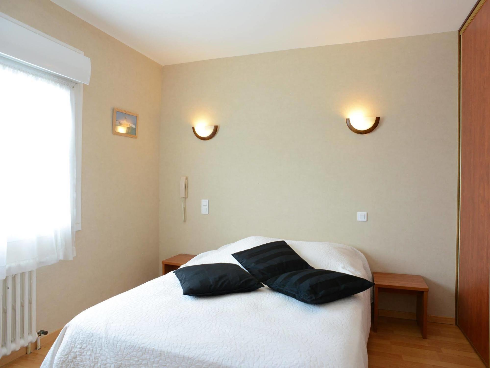 Au P'Tit Quinquin Hotel Le Val-Saint-Père Eksteriør billede