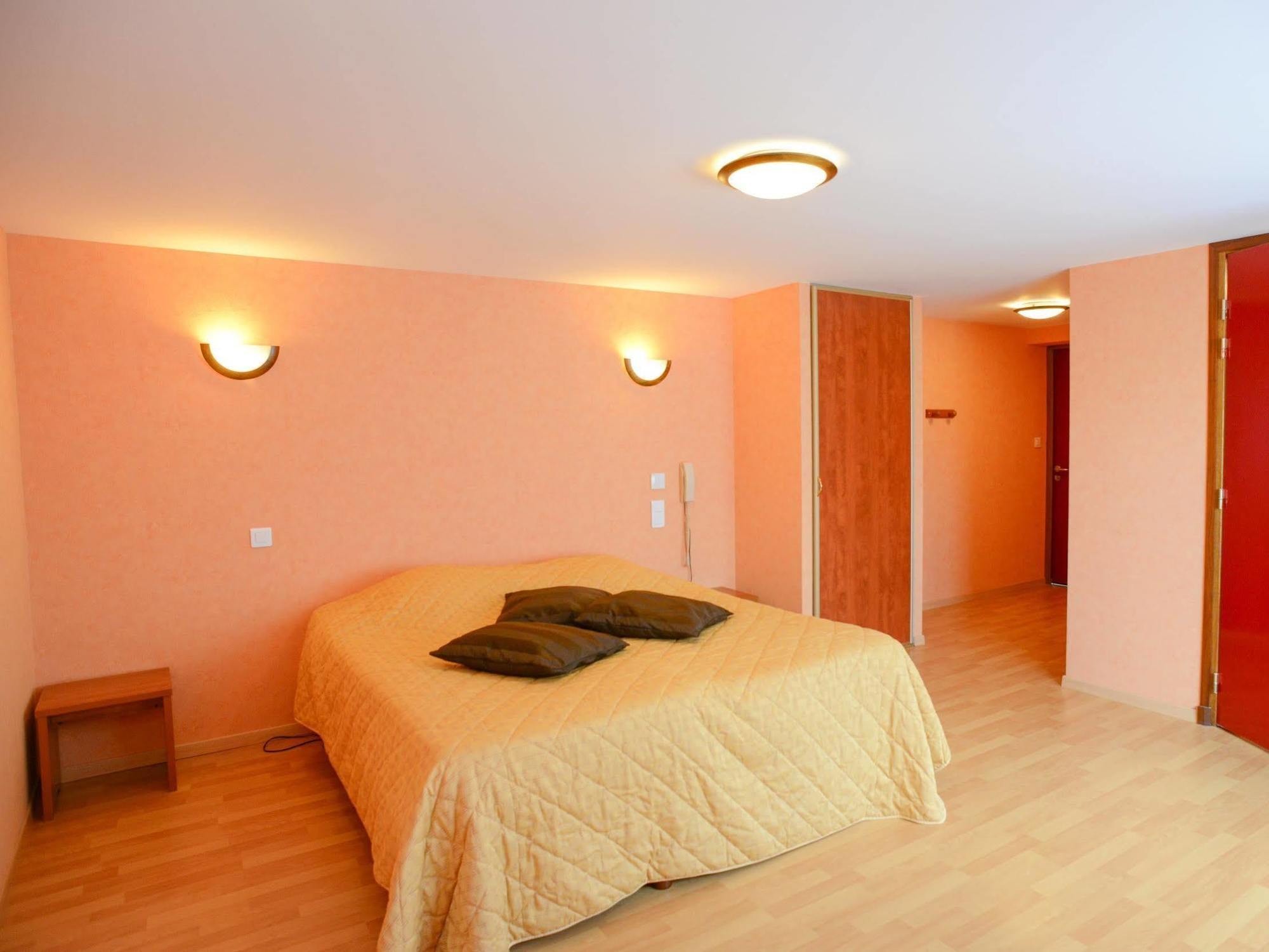 Au P'Tit Quinquin Hotel Le Val-Saint-Père Eksteriør billede