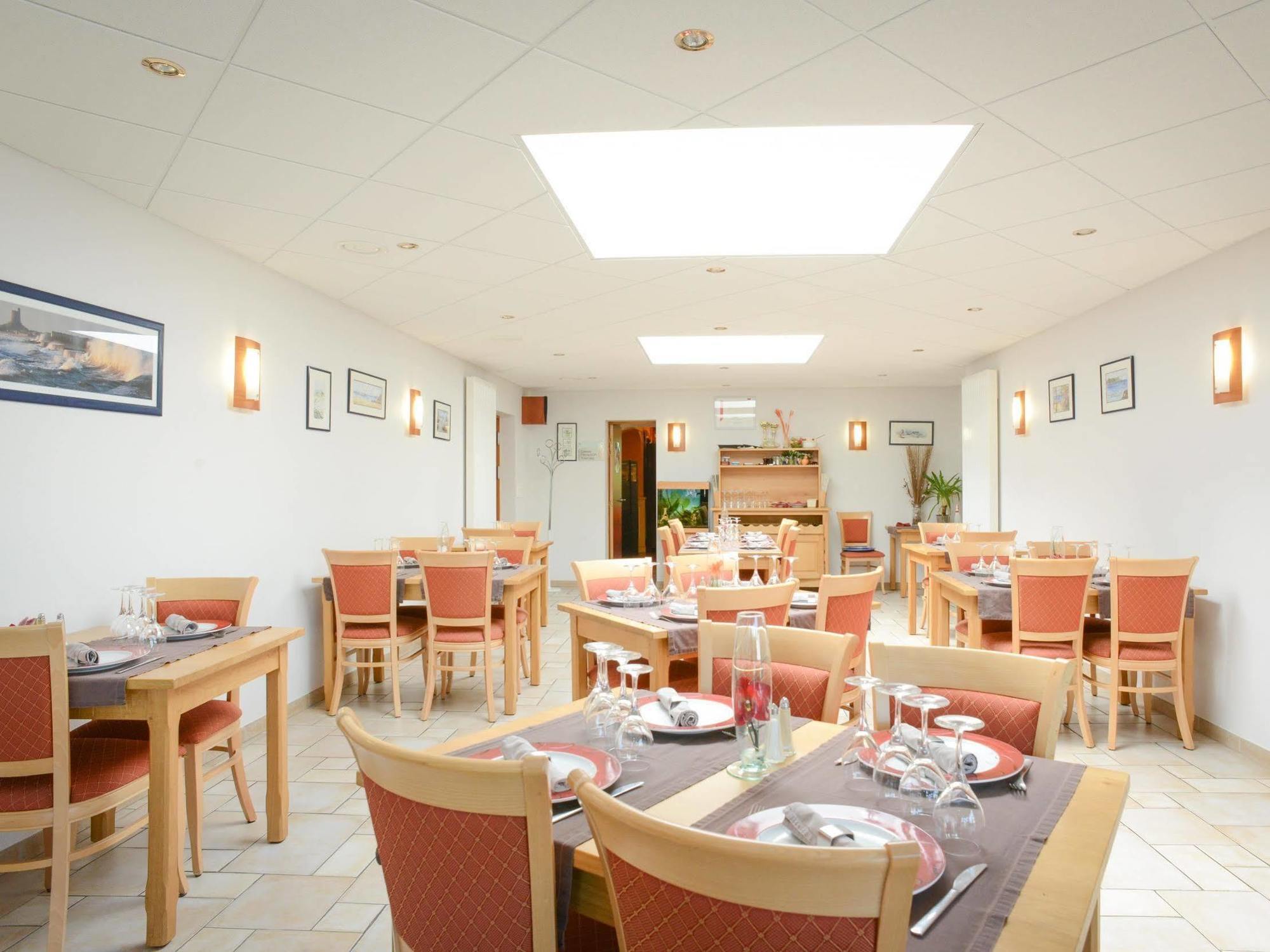 Au P'Tit Quinquin Hotel Le Val-Saint-Père Eksteriør billede