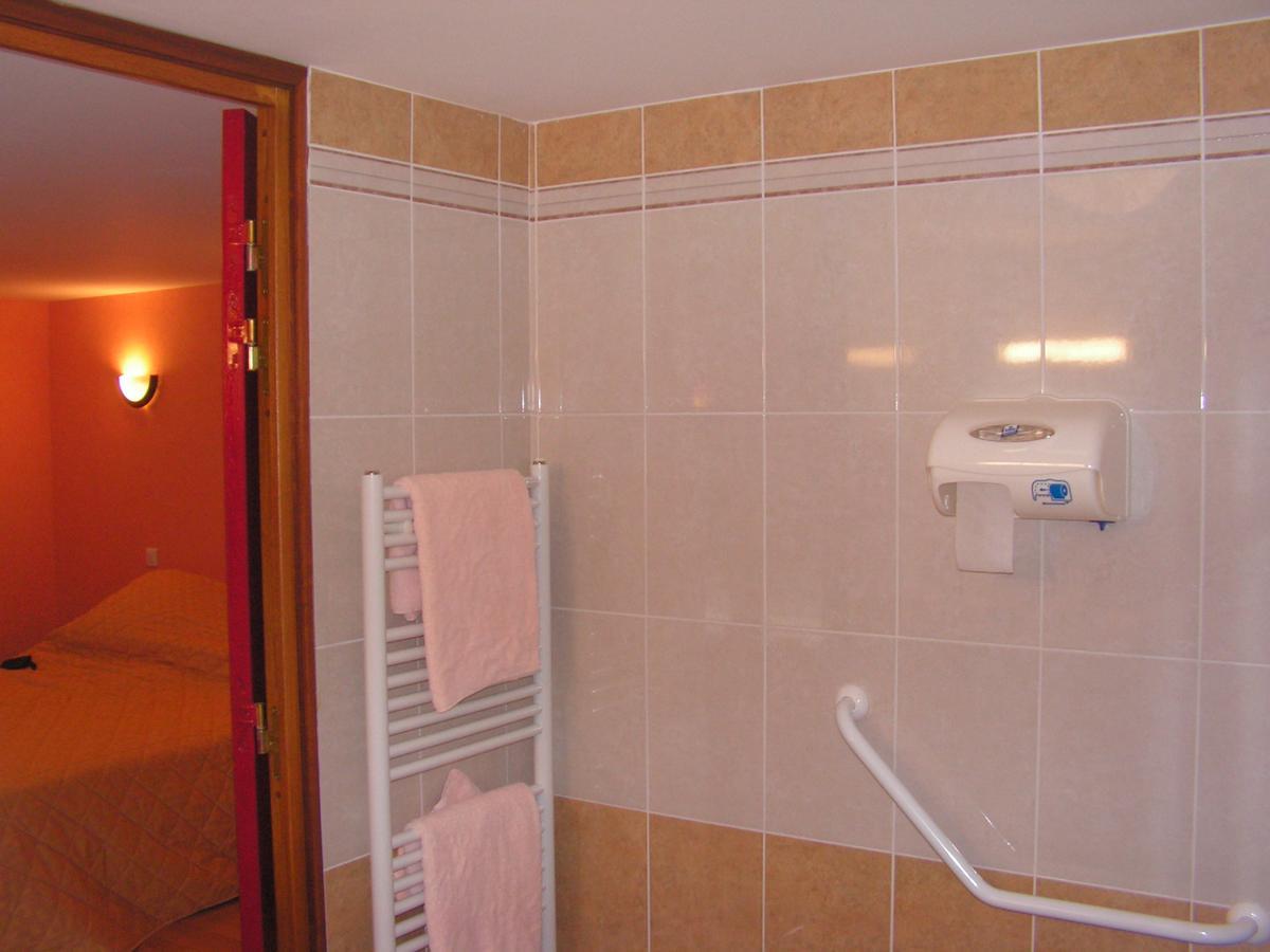 Au P'Tit Quinquin Hotel Le Val-Saint-Père Eksteriør billede