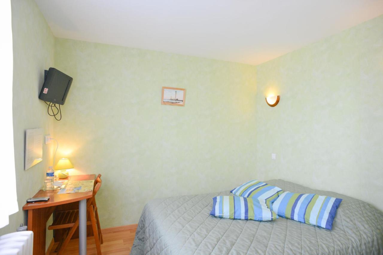 Au P'Tit Quinquin Hotel Le Val-Saint-Père Eksteriør billede